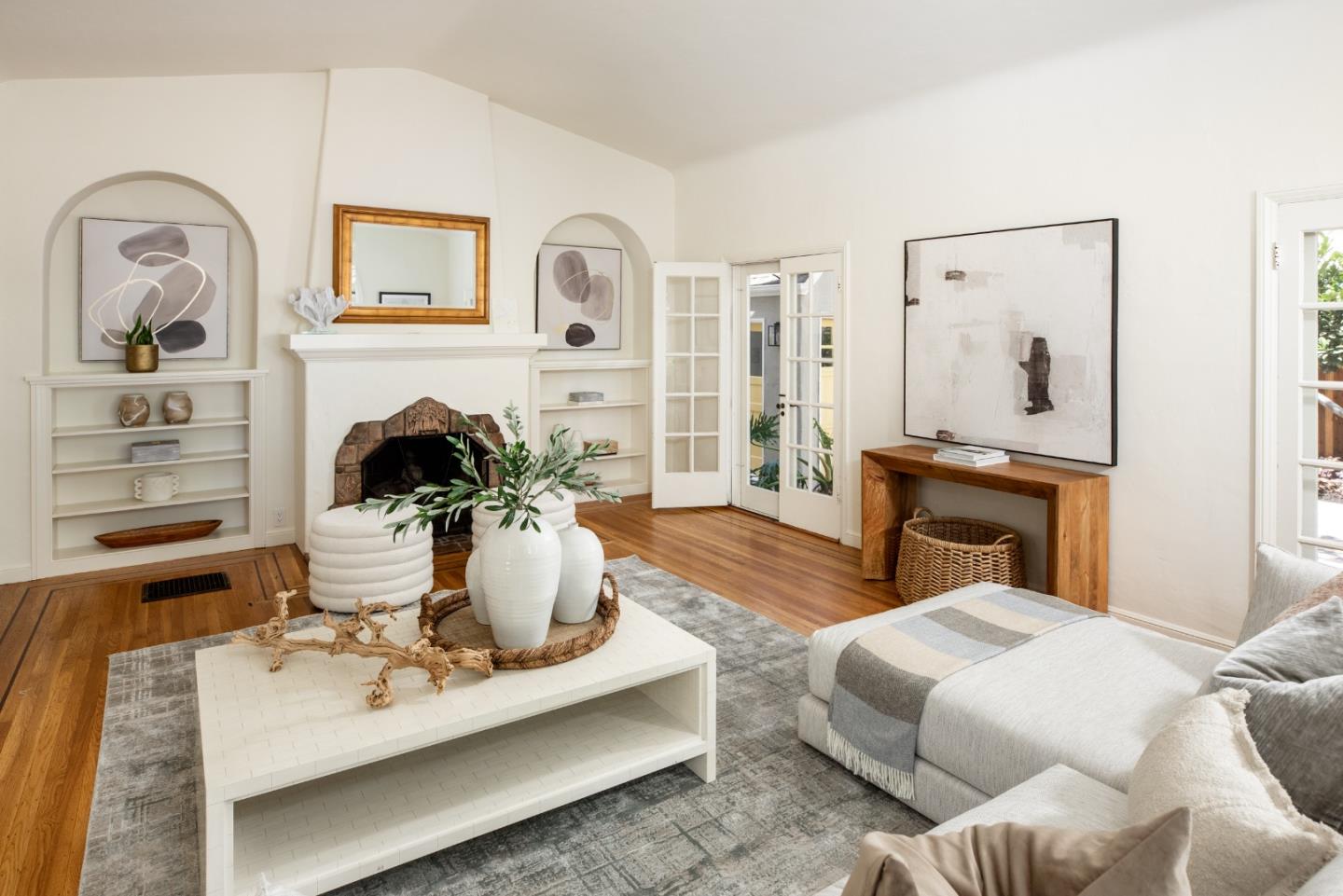 1560 Castilleja Avenue