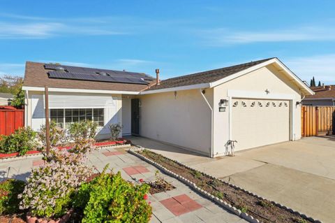 Tiny photo for 718 Webster Drive, San Jose, CA 95133 (MLS # ML82030358)