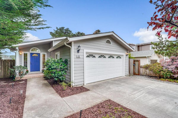 424 LEE AVE, HALF MOON BAY, CA 94019 - Image 60fbe93b322aef2e645086a08d8d48a3/3711984012