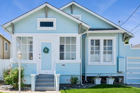 Photo of 221 Poplar Avenue, SAN BRUNO, CA 94066 (MLS # ML82042179)