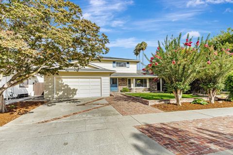 Photo of 1831 Frobisher Way, SAN JOSE, CA 95124 (MLS # ML82023548)