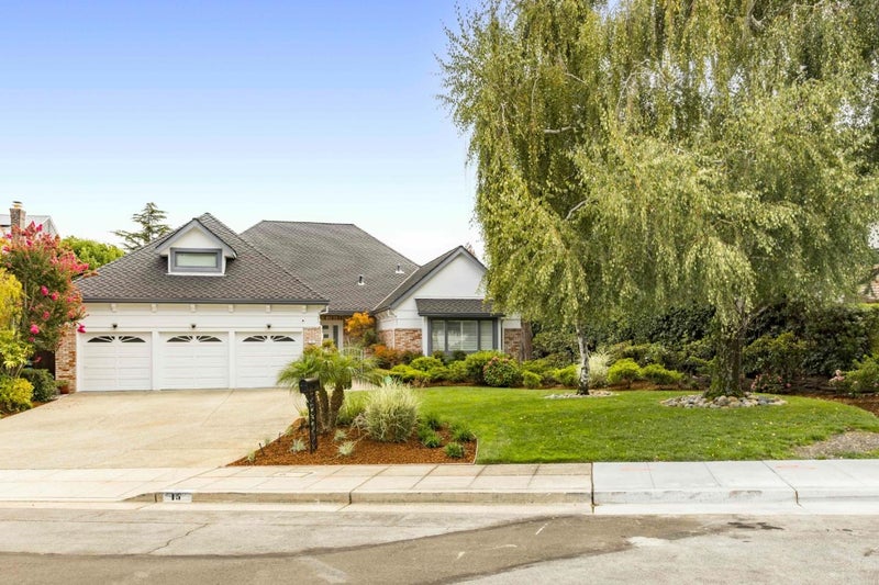 15 Woodleaf Avenue