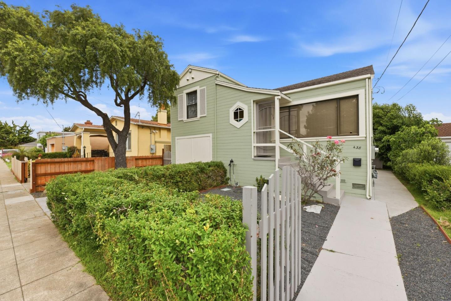 438 43rd Street