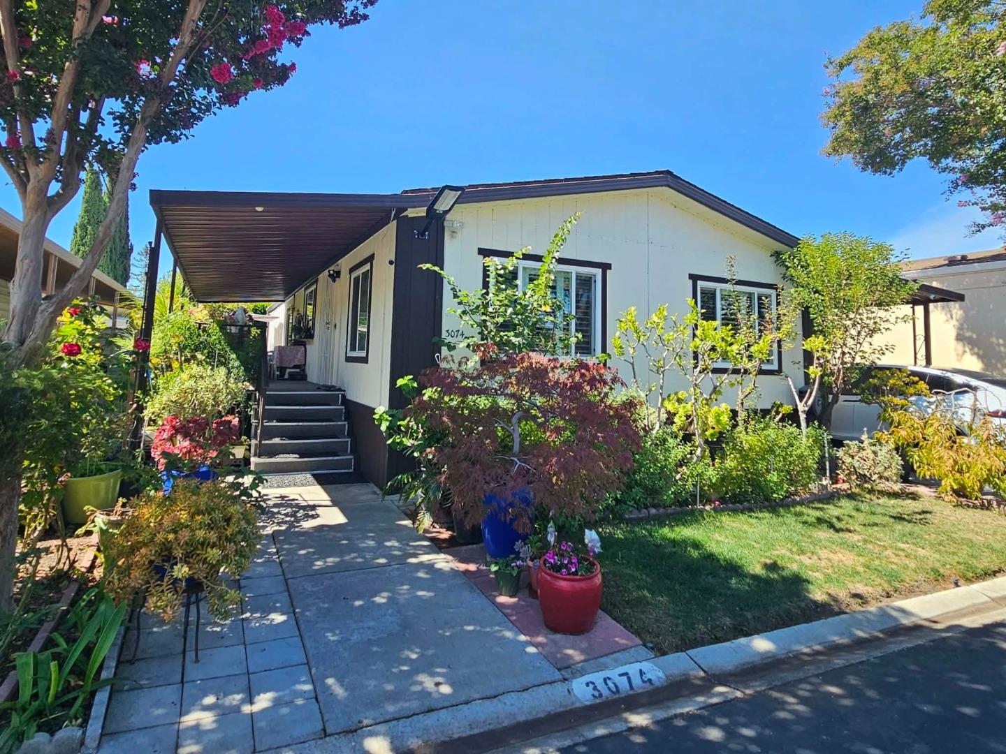 3074 Oakbridge Drive