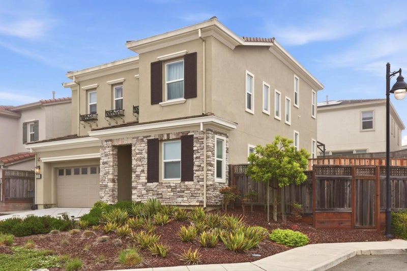 106 Miraluna Way