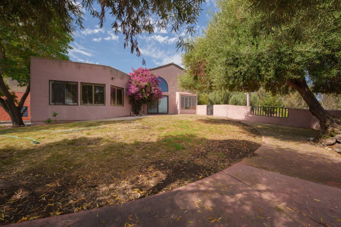 1352 River Road