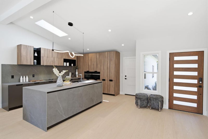 7102 Golden Gate Drive