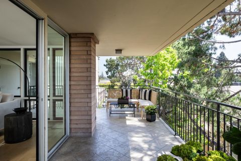 Photo of 360 Everett Avenue #5B, PALO ALTO, CA 94301 (MLS # ML82032201)