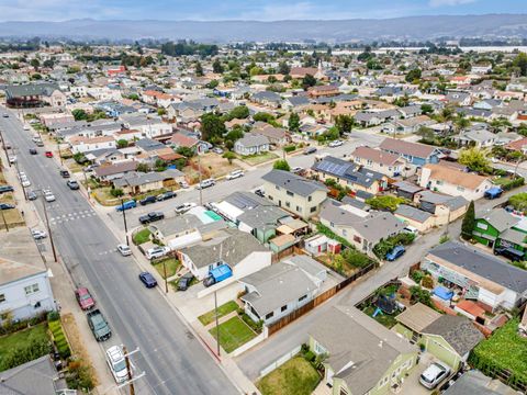 Tiny photo for 932 Lincoln Street, WATSONVILLE, CA 95076 (MLS # ML82022489)