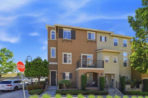 Photo of 2970 Larciano Street, SAN JOSE, CA 95136 (MLS # ML82041790)