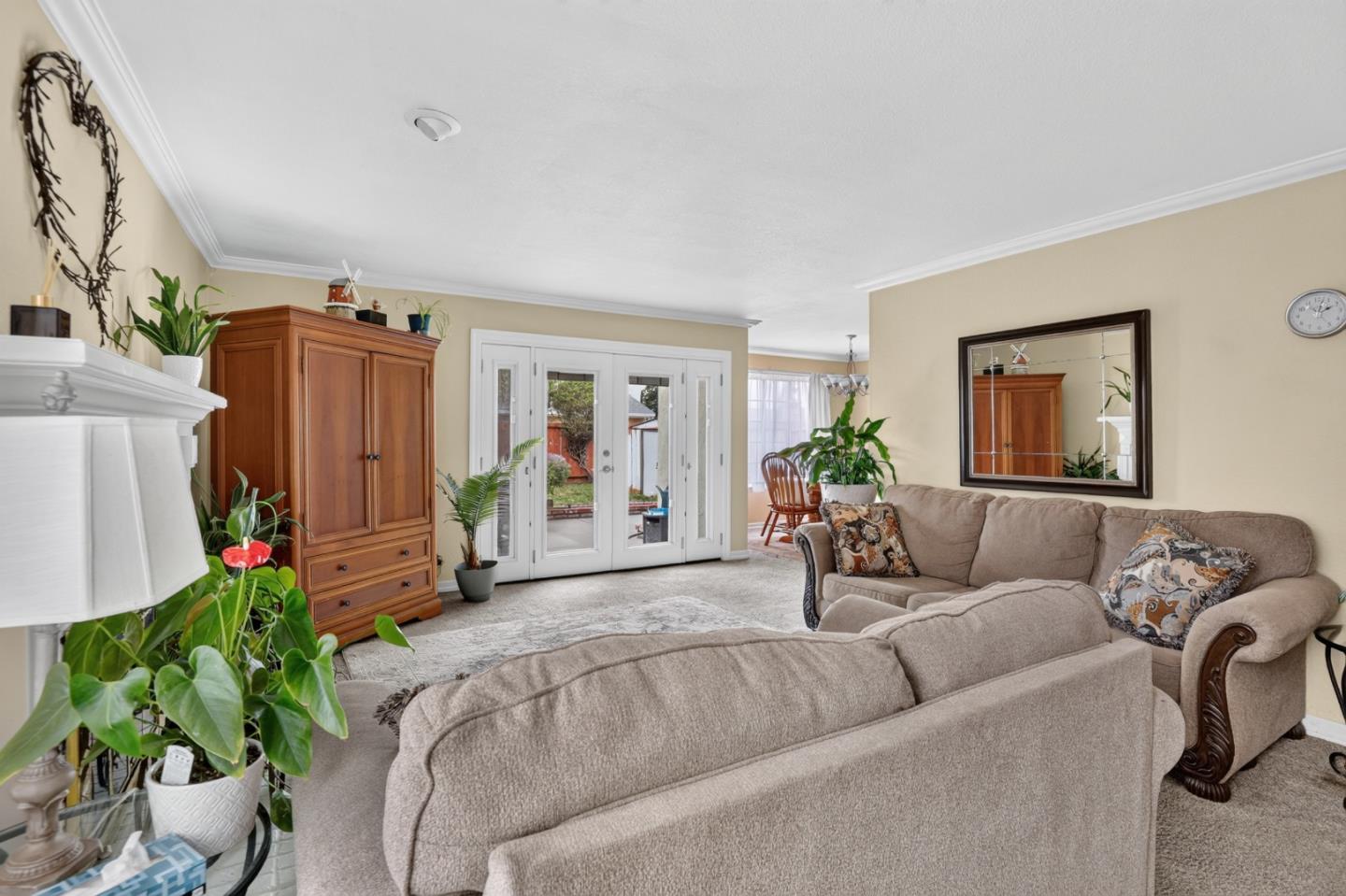 363 Greenwich Way
