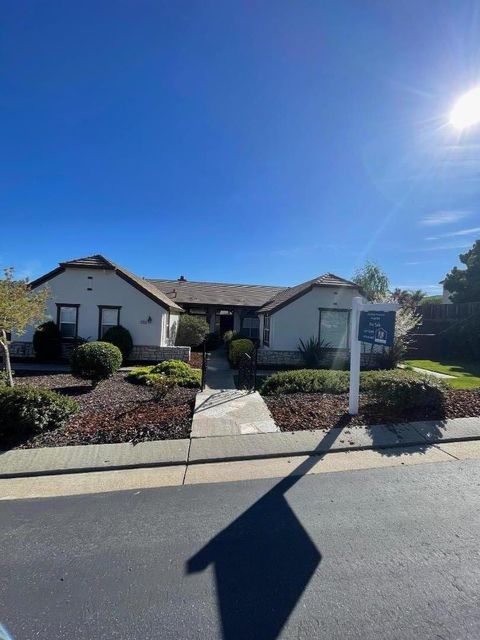 Photo of 295 Via Vaquero Norte, SAN JUAN BAUTISTA, CA 95045 (MLS # ML82040286)