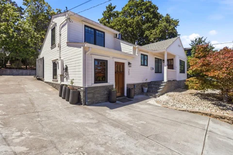 740 Alameda De Las Pulgas, Redwood City, CA 94061 - #: ML82056192