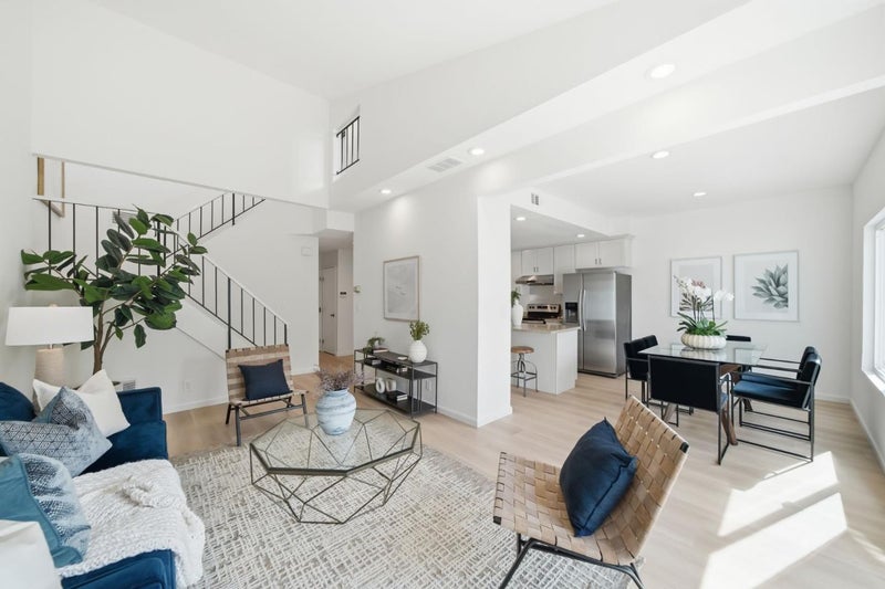 5484 Sunstar Common