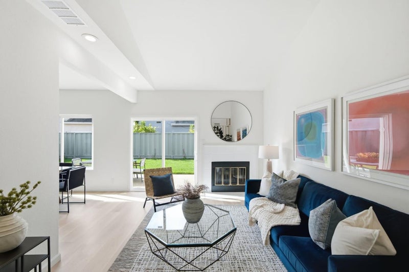 5484 Sunstar Common