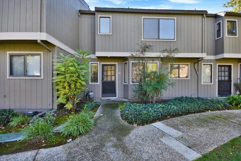 Photo of 435 Alberto Way #17, LOS GATOS, CA 95032 (MLS # ML82026211)