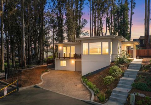 Photo of 30 Ryans Way, SANTA CRUZ, CA 95062 (MLS # ML82020528)