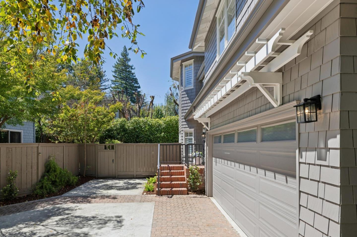 1270 University Drive