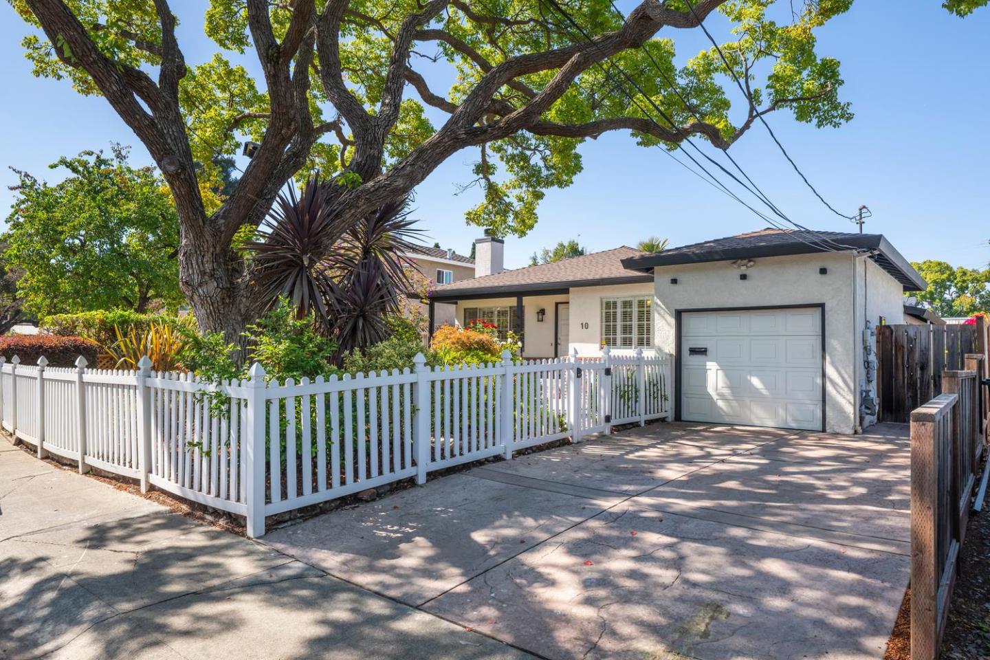 10 Greenwood Lane