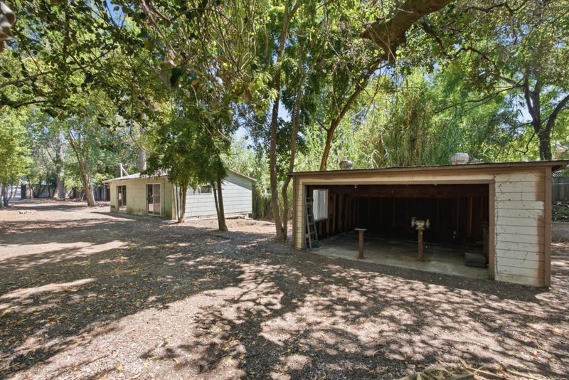 2033 San Carlos Avenue