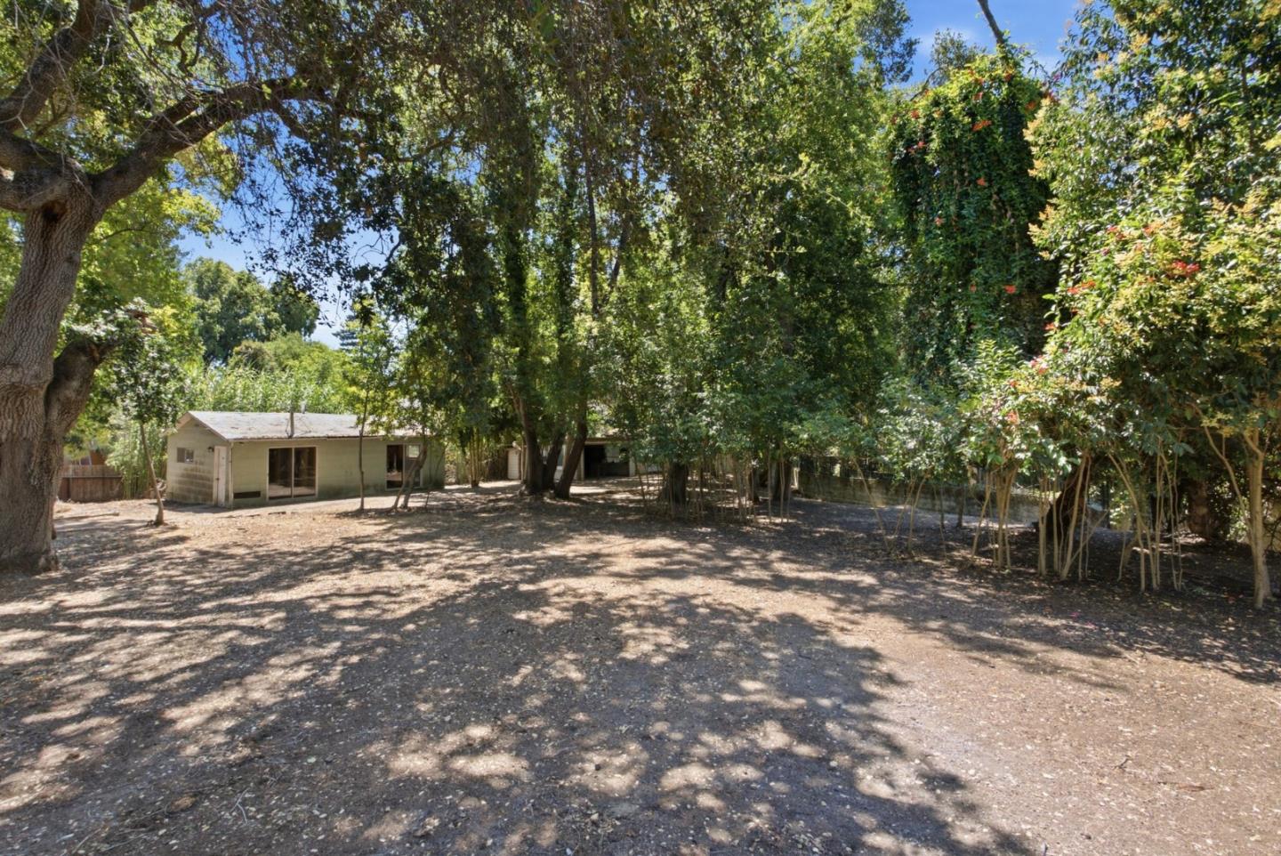 2033 San Carlos Avenue