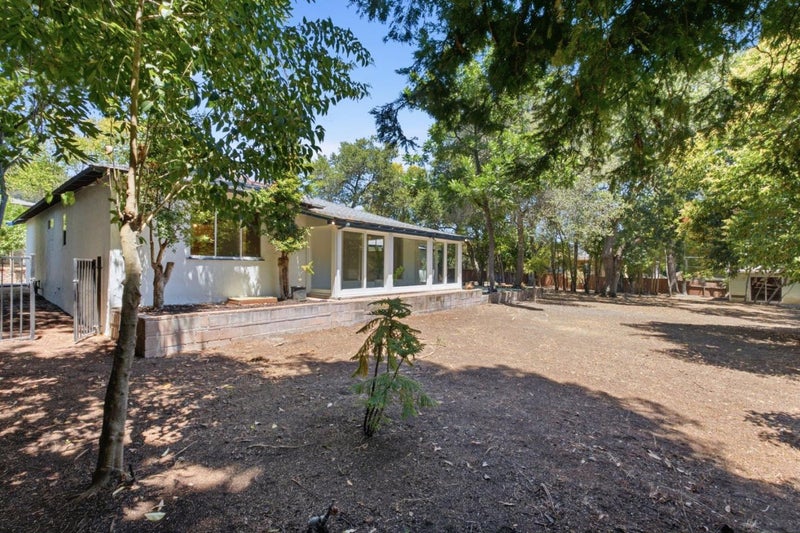 2033 San Carlos Avenue
