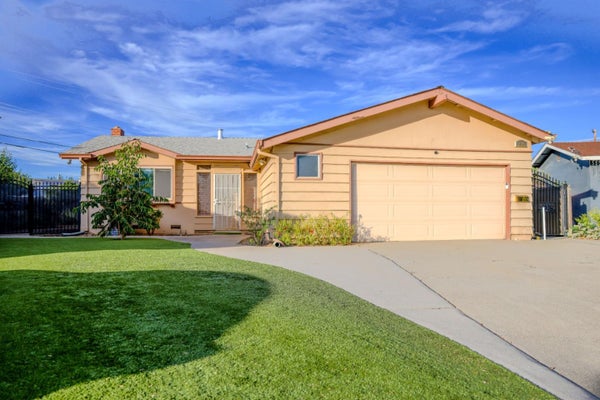 297 STAGEHAND DR, SAN JOSE, CA 95111 - Image 65e2f74eee29d703d1239f84b3efd537/3312879964