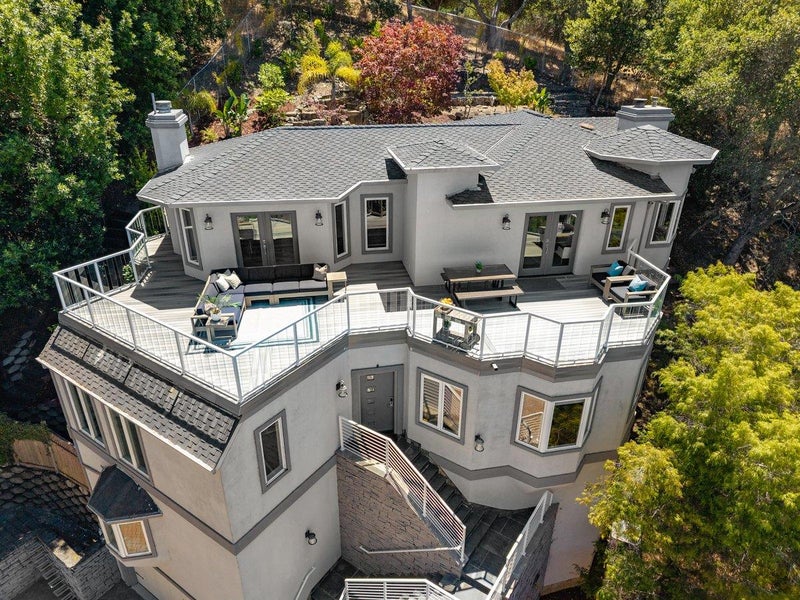 3208 Longfellow Drive