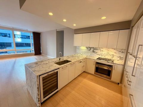 Tiny photo for 301 Mission Street #303, SAN FRANCISCO, CA 94105 (MLS # ML82035156)