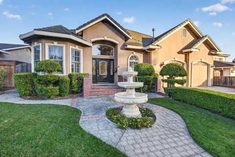 Photo of 486 Hyde Park Drive, SAN JOSE, CA 95136 (MLS # ML82042349)