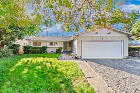 Photo of 884 San Simeon Drive, MOUNTAIN VIEW, CA 94043 (MLS # ML82020835)