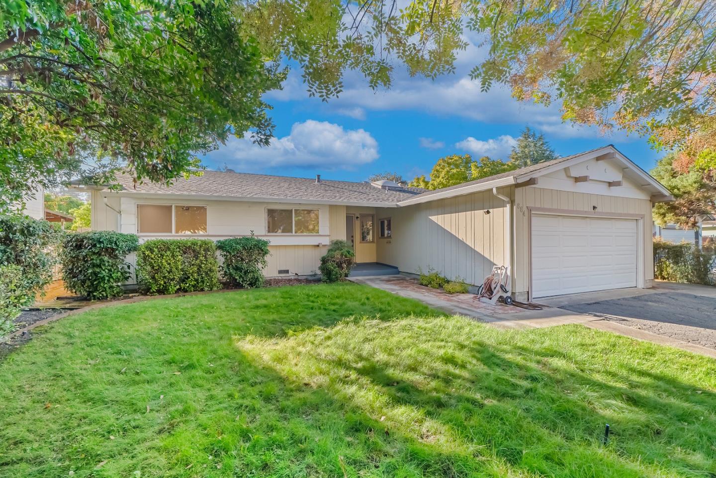 884 San Simeon Drive