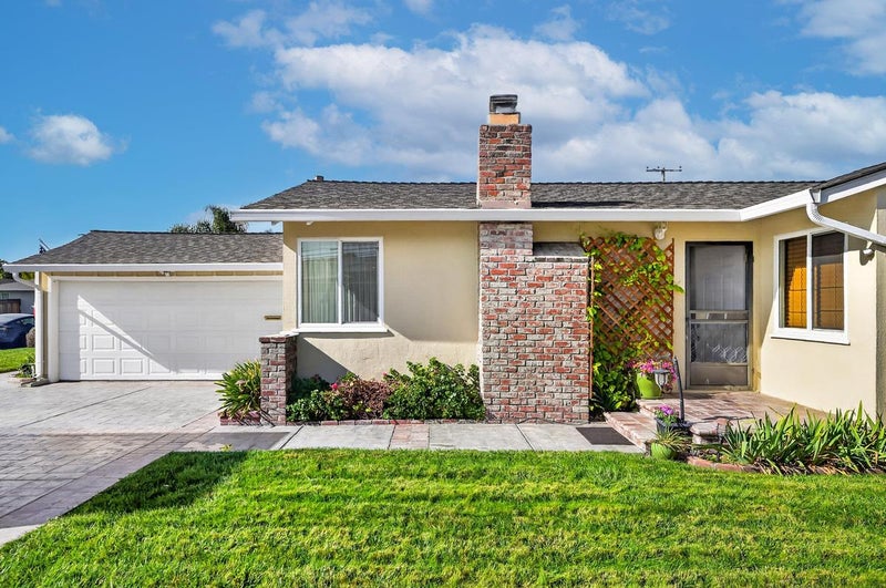 3021 Santa Maria Avenue