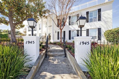 Photo of 1945 Mount Vernon Court #3, MOUNTAIN VIEW, CA 94040 (MLS # ML82037652)