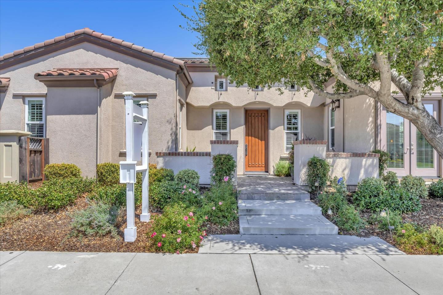 695 Connemara DR