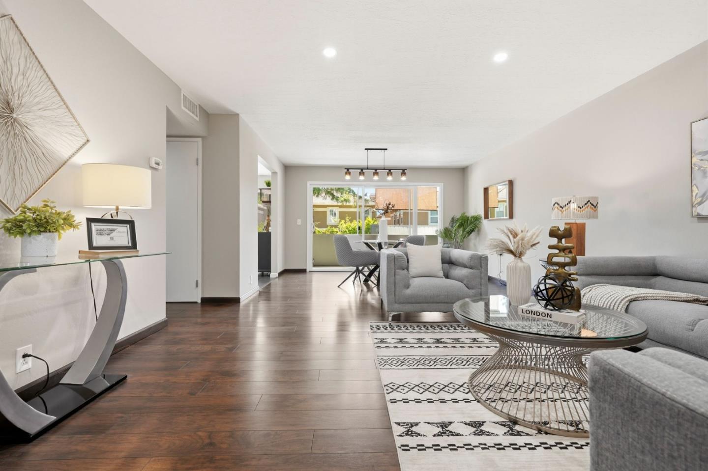 1458 Hudson Street 116