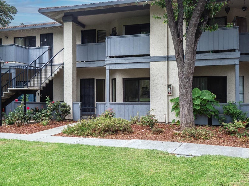 18 Kenbrook Circle
