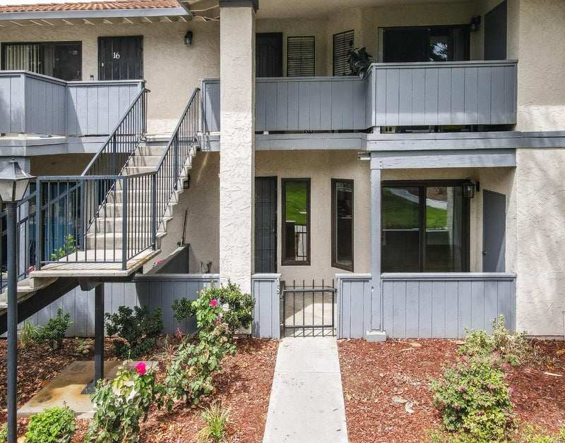 18 Kenbrook Circle