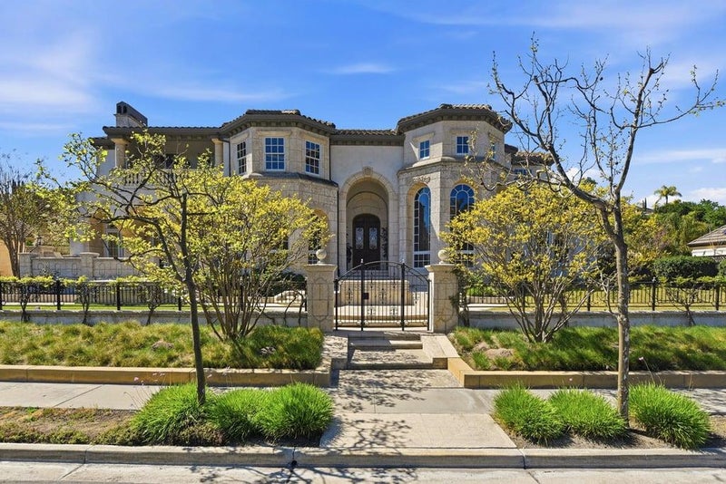 5471 Country Club Parkway