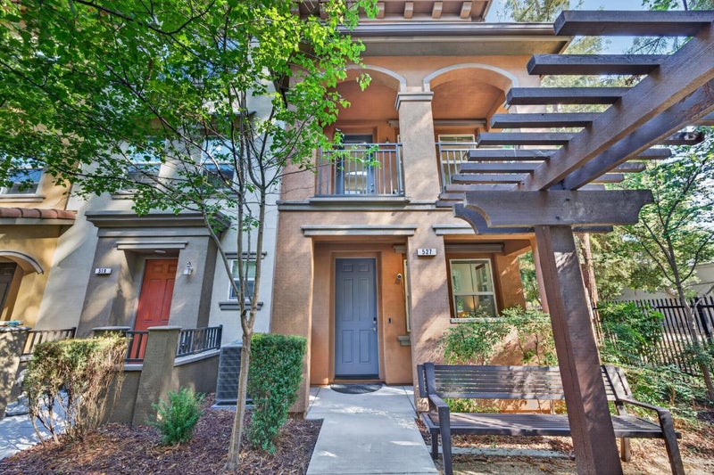 527 Bellezza Place