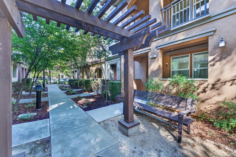 527 Bellezza Place