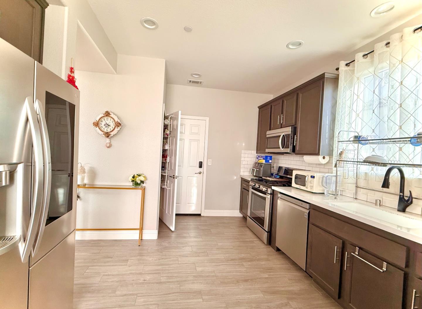 211 Las Flores Drive