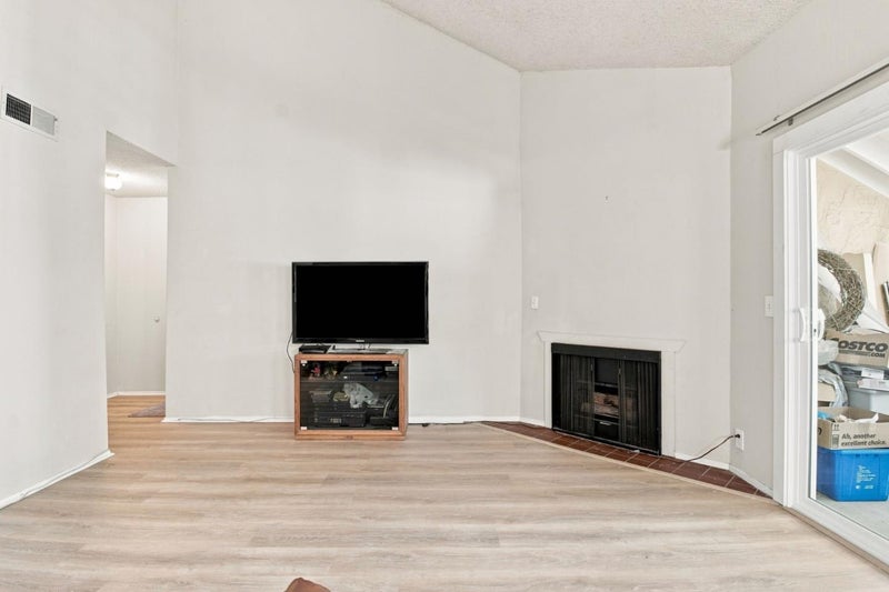 1477 De Rose Way 243