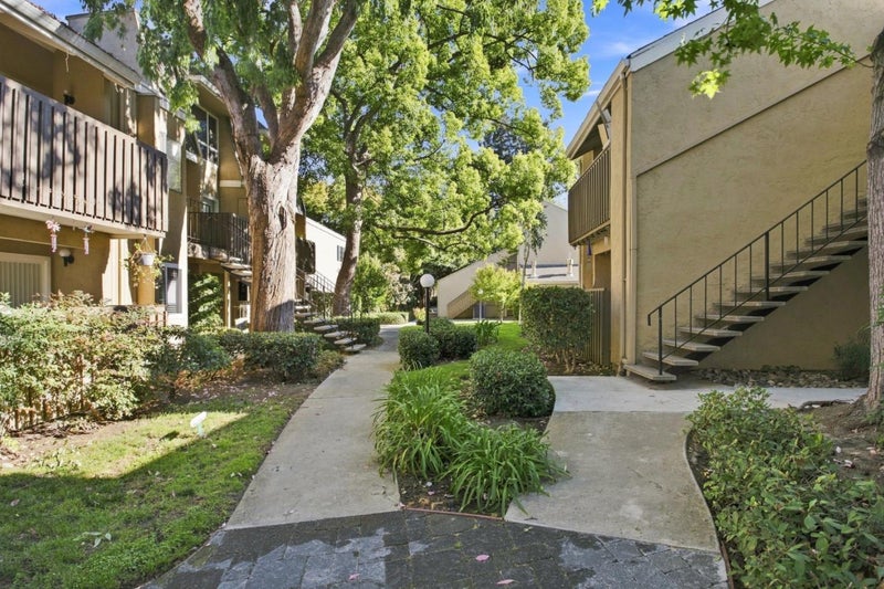 1477 De Rose Way 243