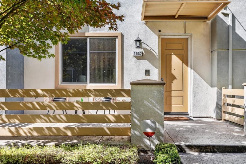 1052 Doheny Terrace