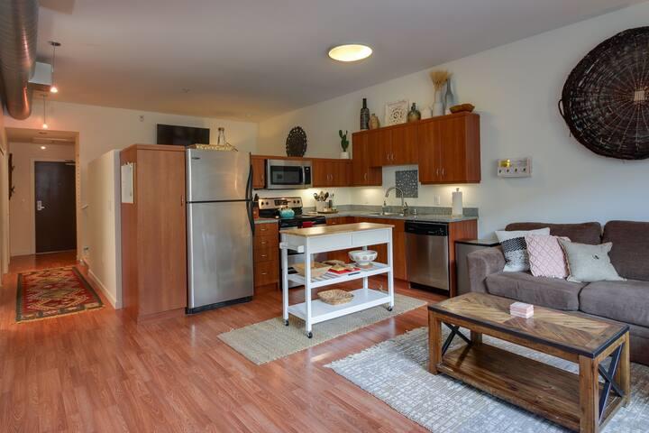 889 Date Street 443
