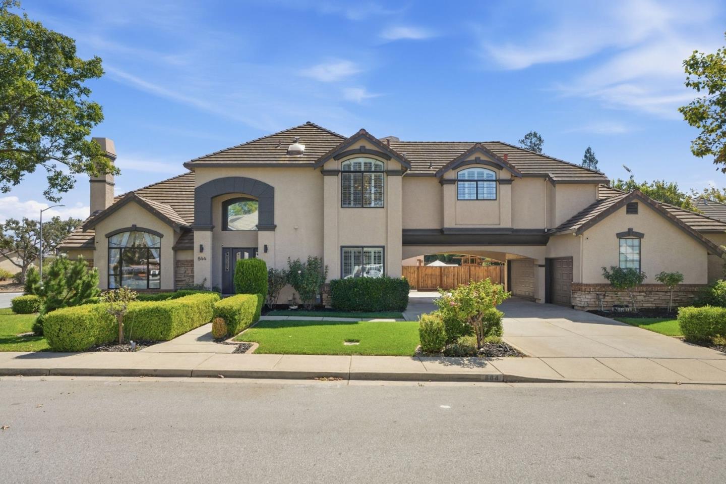 844 Black Walnut Way