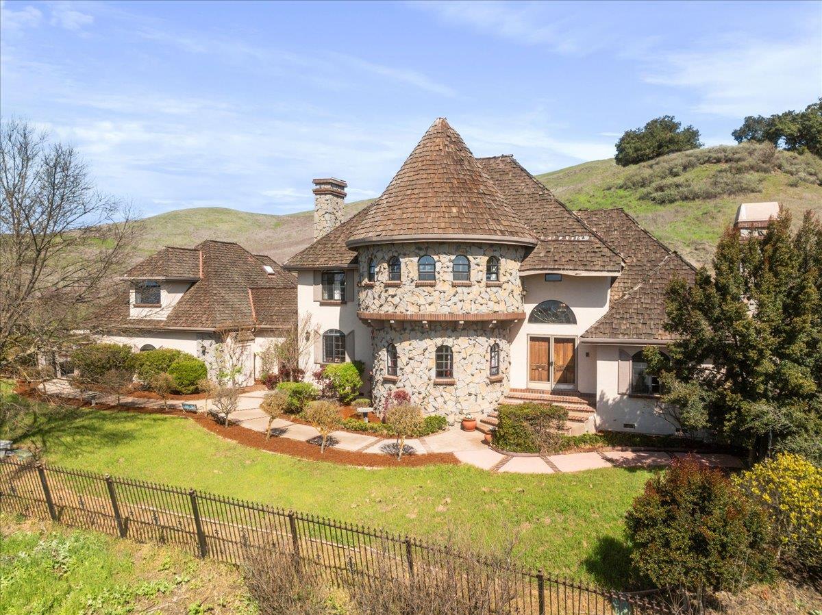 3145 Paseo Vista AVE