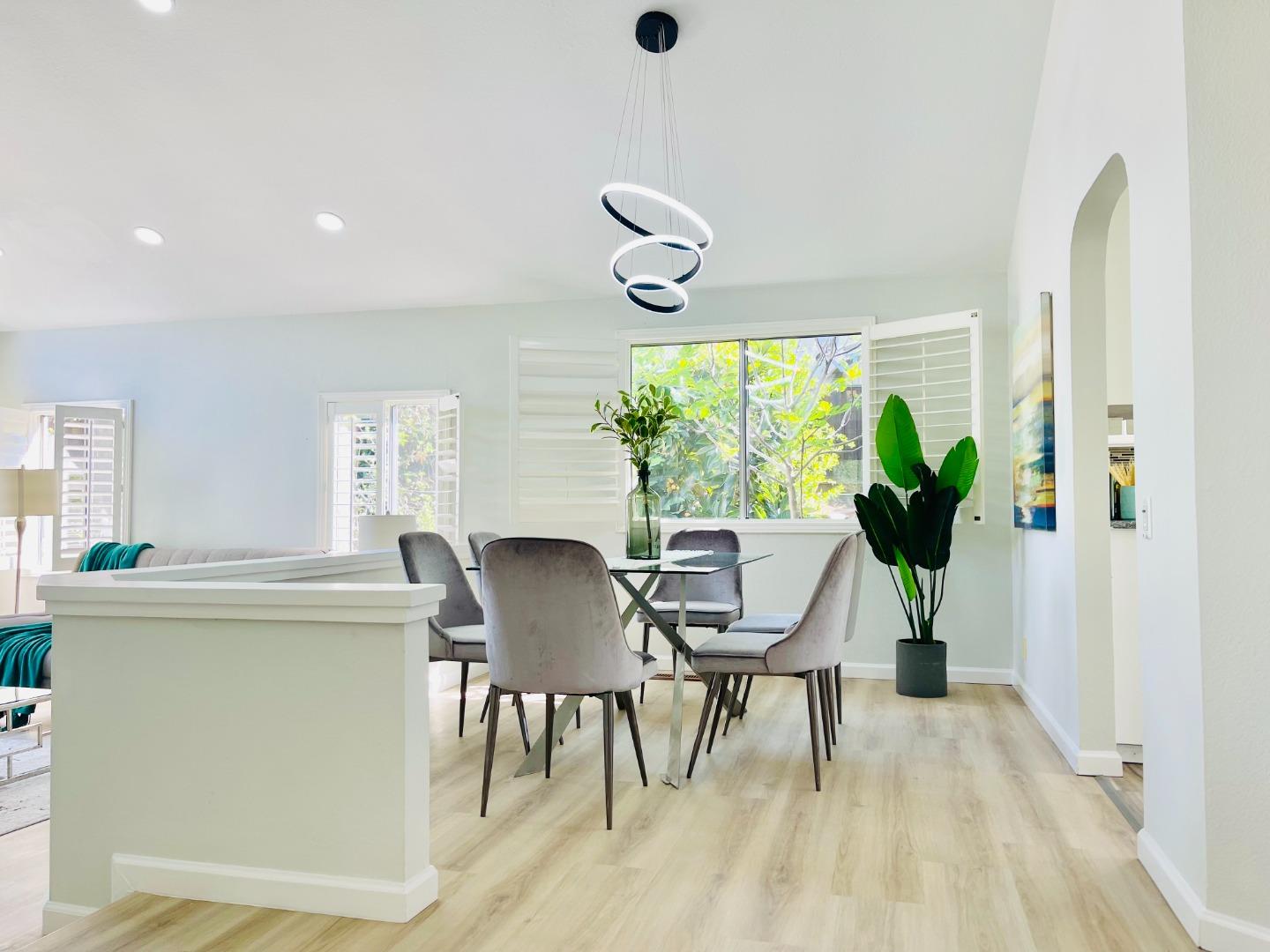 3561 Slopeview Drive