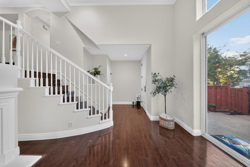 318 Vista Roma Way